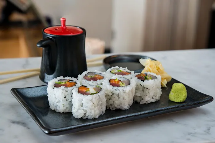 Blue Ribbon Sushi Bar at Hudson Eats Picture 7