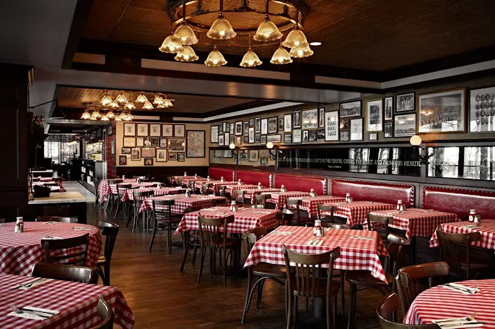 P.J. Clarke's On The Hudson Picture 2