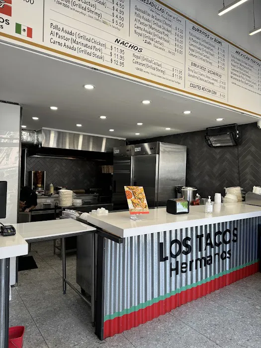 Los Tacos Hermanos Picture 4