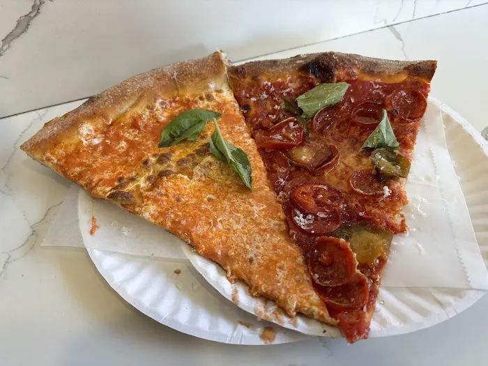 Lucia Pizza Of SoHo Picture 3