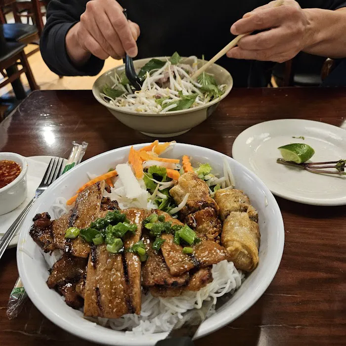 Pasteur Grill & Noodles Picture 8