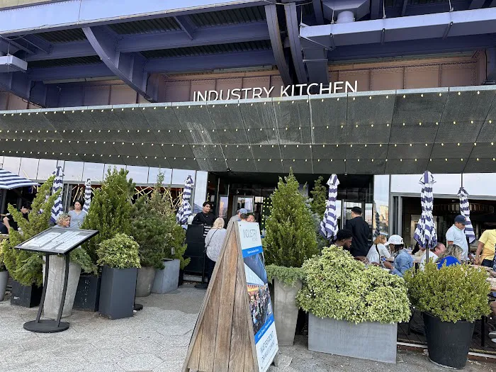 Industry Kitchen Picture 3