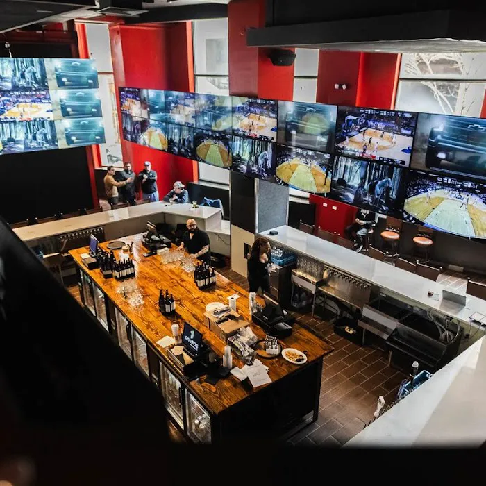Continental Sports Lounge Picture 7