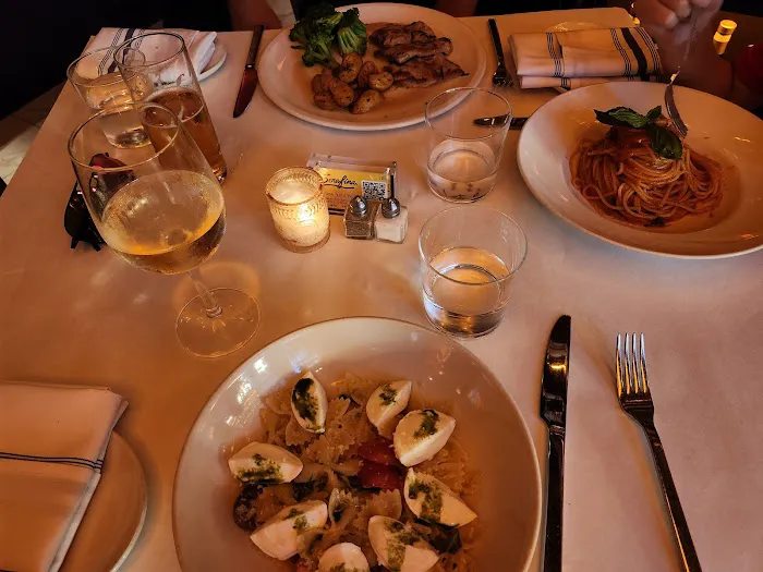 Serafina Financial District Picture 7
