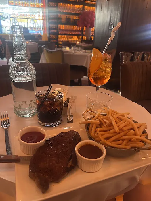 Serafina Financial District Picture 4