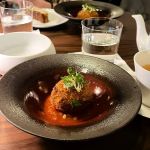 l’abeille à côté