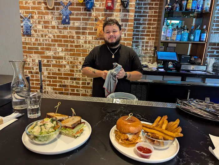 Half Moon Bar Grill Picture 3
