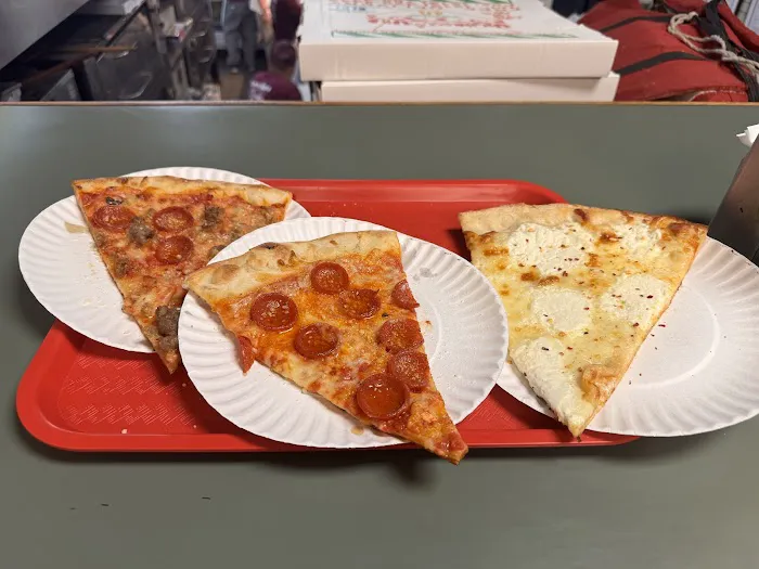Underground Pizza Picture 8