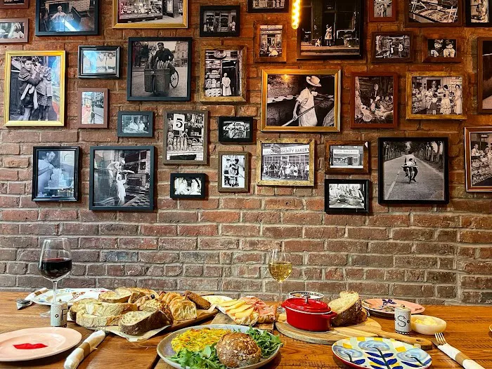 Crispy Heaven bakery and restaurant Picture 10