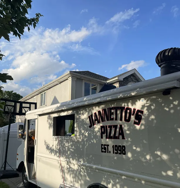 Jiannetto's Pizza Truck Picture 1