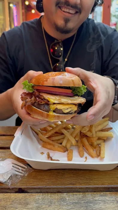 77 Burger Picture 2