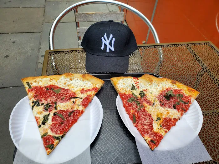 Justino's Pizza Picture 2