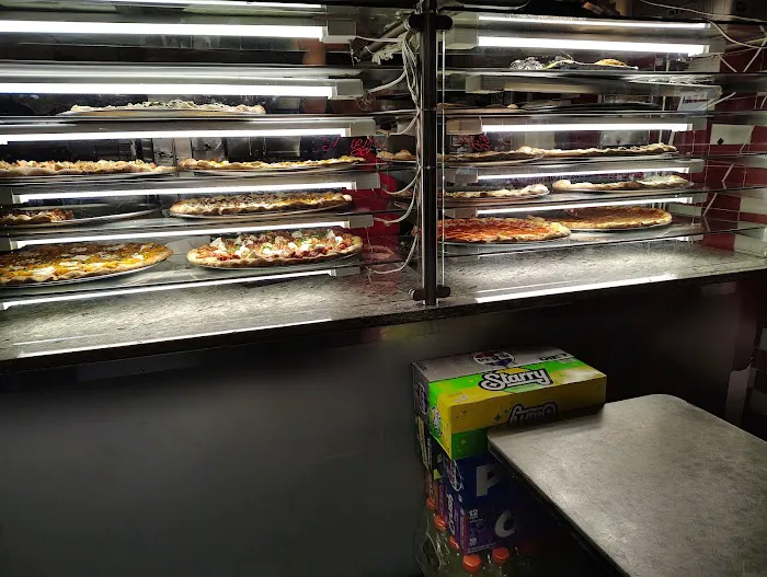 Tustina's Pizzeria Picture 1