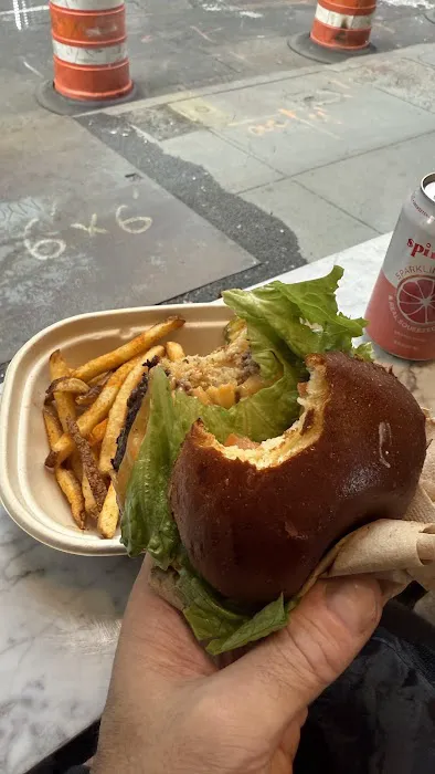 Springy Burgers & Fries Picture 1