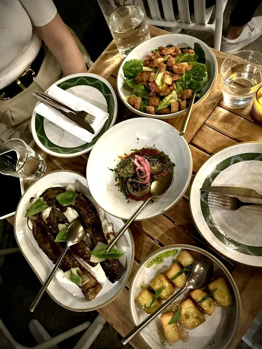 Lola Taverna Picture 3