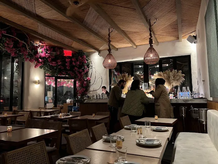 Lola Taverna Picture 1