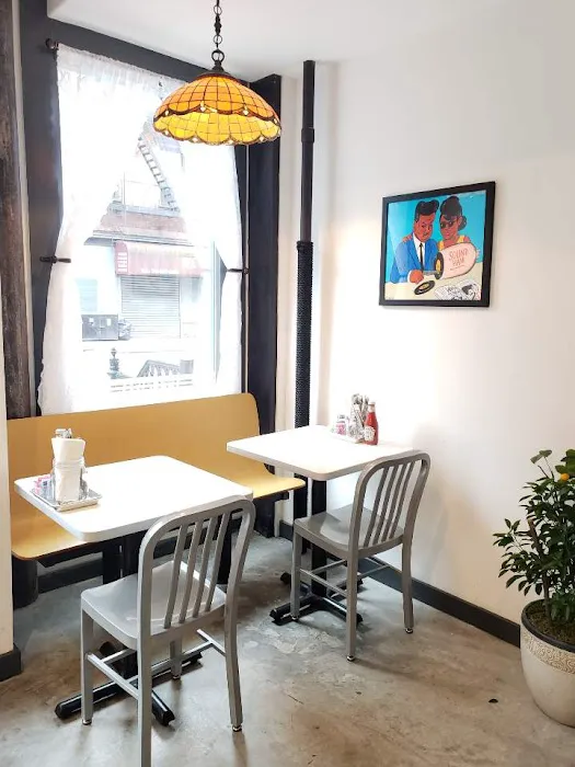 Golden Diner Picture 2