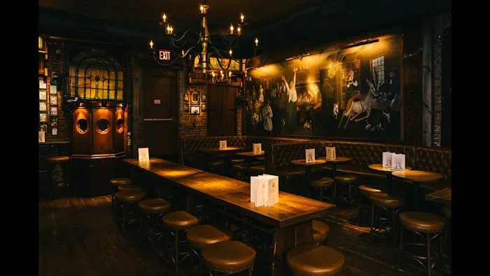 Swift Hibernian Lounge Picture 3