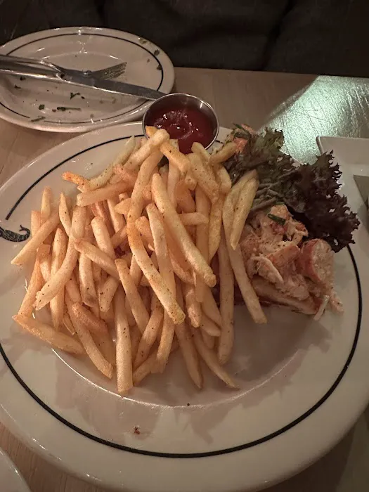 Mermaid Oyster Bar Picture 9