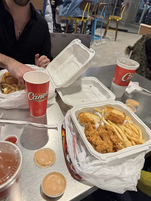 Raising Cane's Chicken Fingers Picture 5