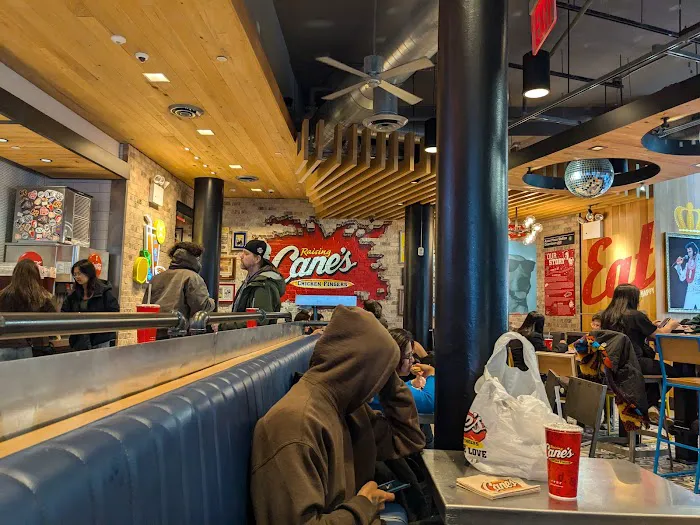 Raising Cane's Chicken Fingers Picture 1
