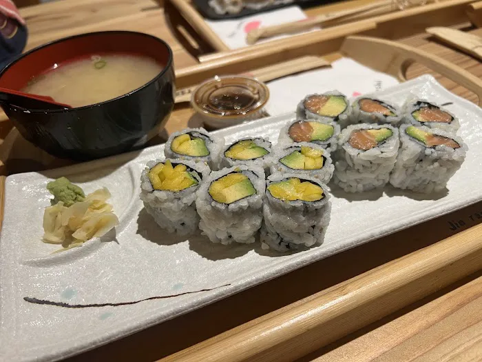 Jin Noodle and Sushi Picture 8