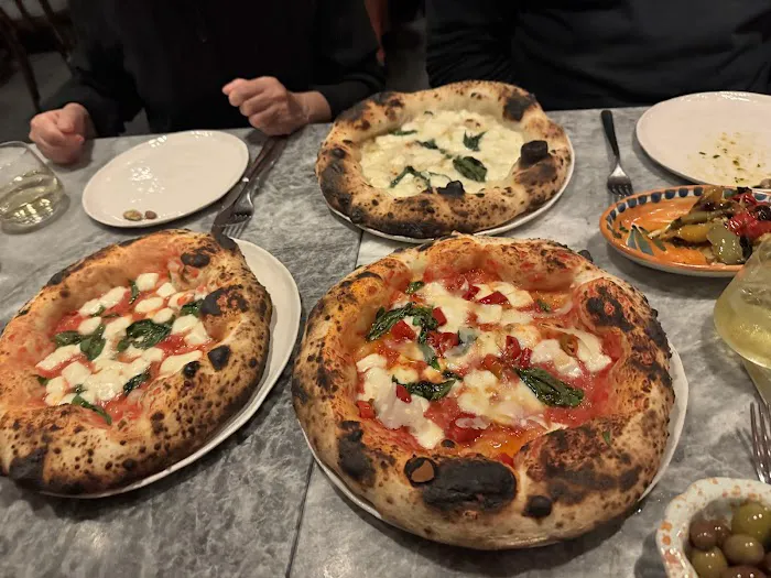 Una Pizza Napoletana Picture 2