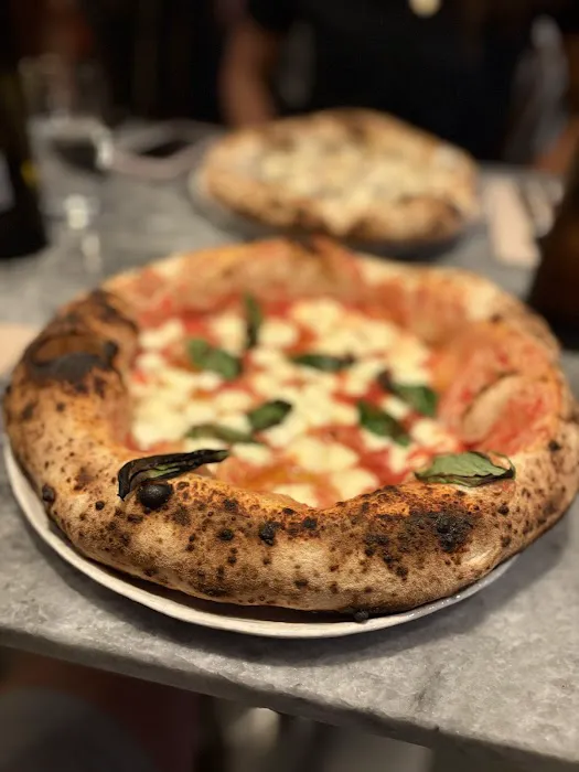 Una Pizza Napoletana Picture 1