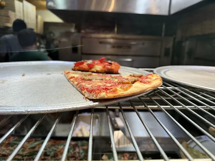 Artichoke Basille's Pizza Picture 5