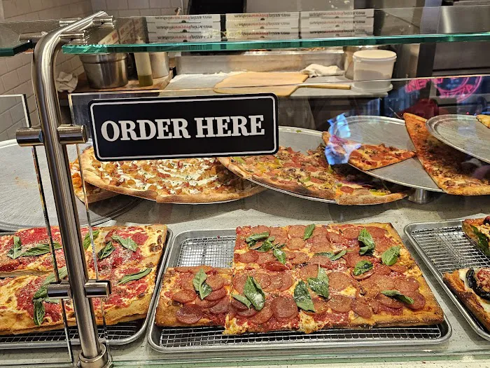 Made in New York Pizza Picture 3