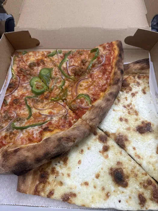 Grand Street Pizza Picture 3