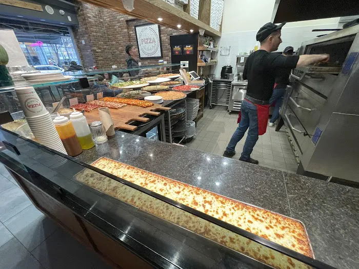Nuovo York Pizza Picture 3