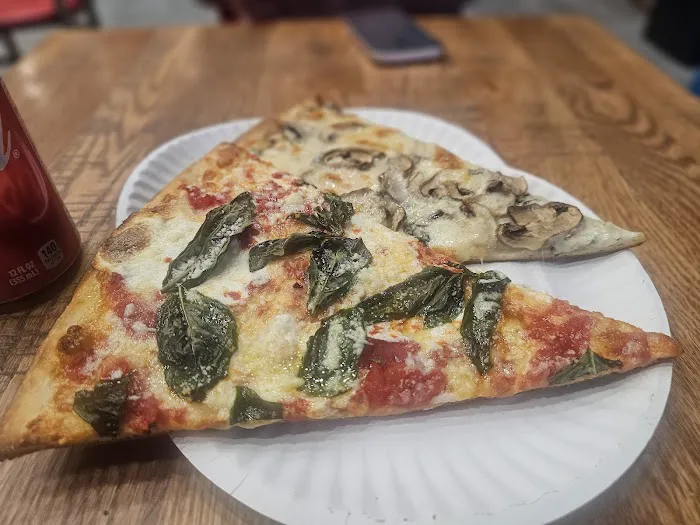 Nuovo York Pizza Picture 4