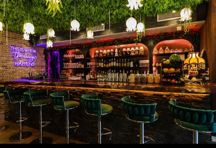 Wonderland Bar Picture 9