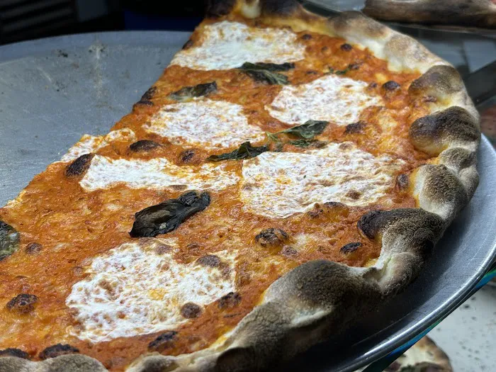 Cello's Pizzeria Picture 2