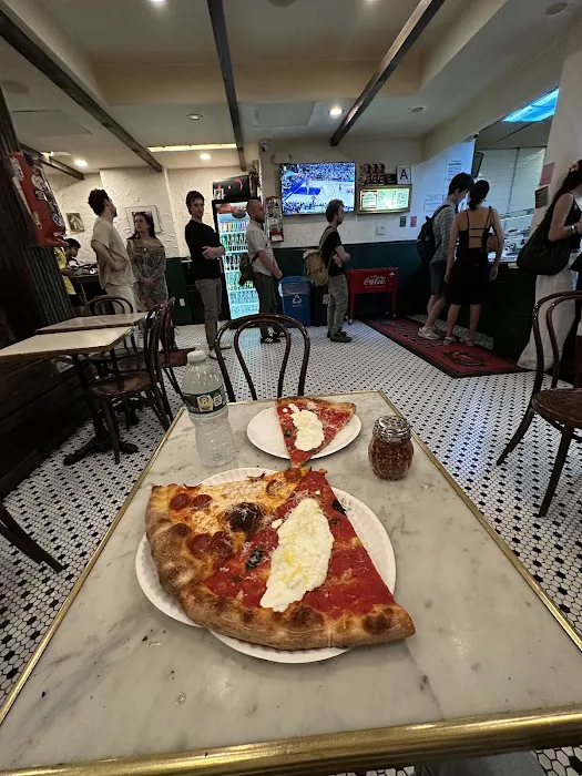 Cello's Pizzeria Picture 10