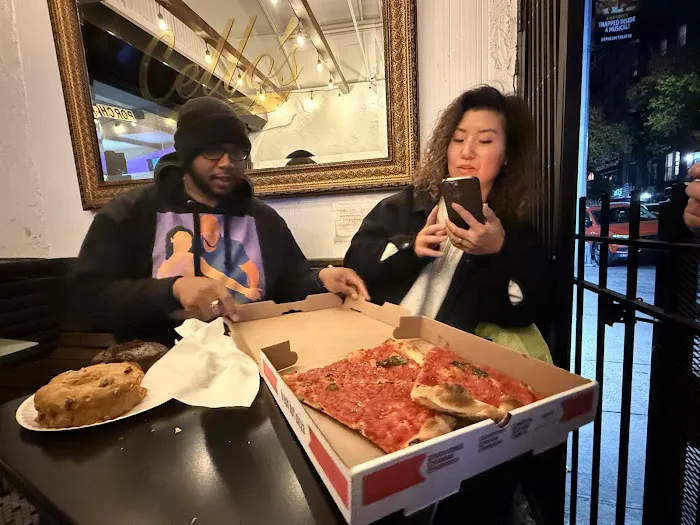 Cello's Pizzeria Picture 5