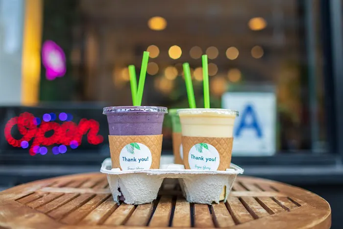 Tropic Berry Cafe Picture 8