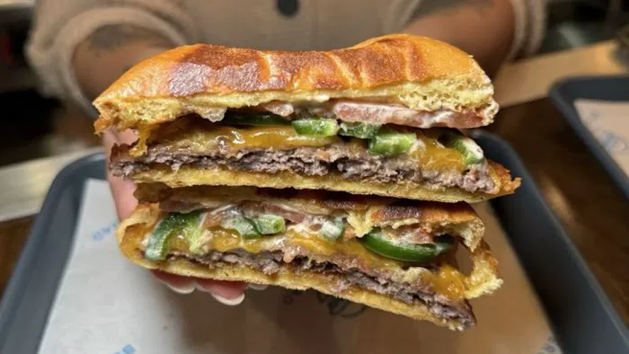 Blue Road Burger Picture 3