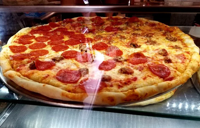 Madison Street Pizza Picture 8