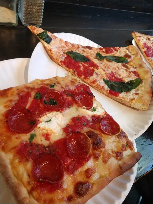Stanton Street Pizza Picture 5