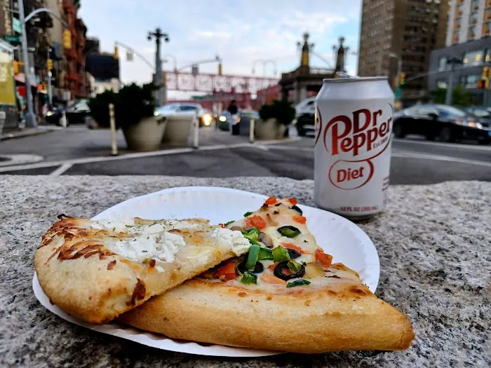 Bd Famous Pizza Picture 4