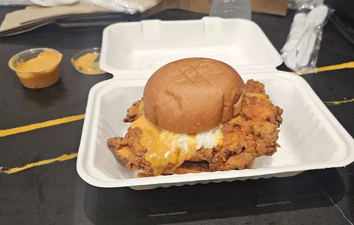 Fluffies Hot Chicken - LES Picture 1