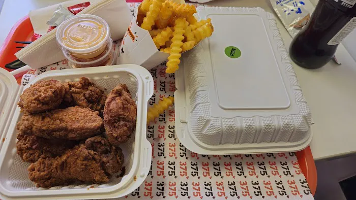 375º Chicken 'n Fries Picture 2