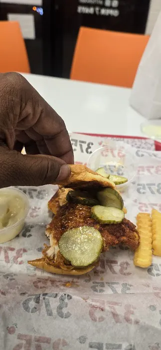 375º Chicken 'n Fries Picture 3