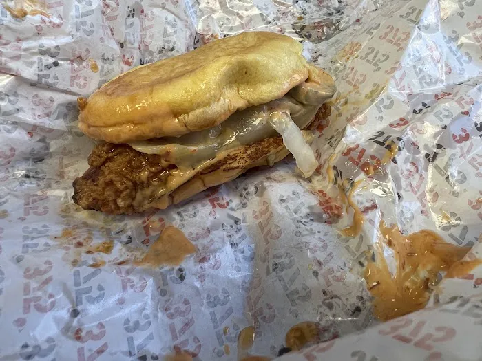 375º Chicken 'n Fries Picture 10