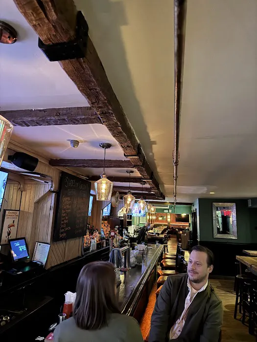 Shades of Green Pub & Restaurant Picture 1