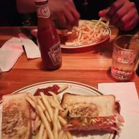 The Lions Bar & Grill ico