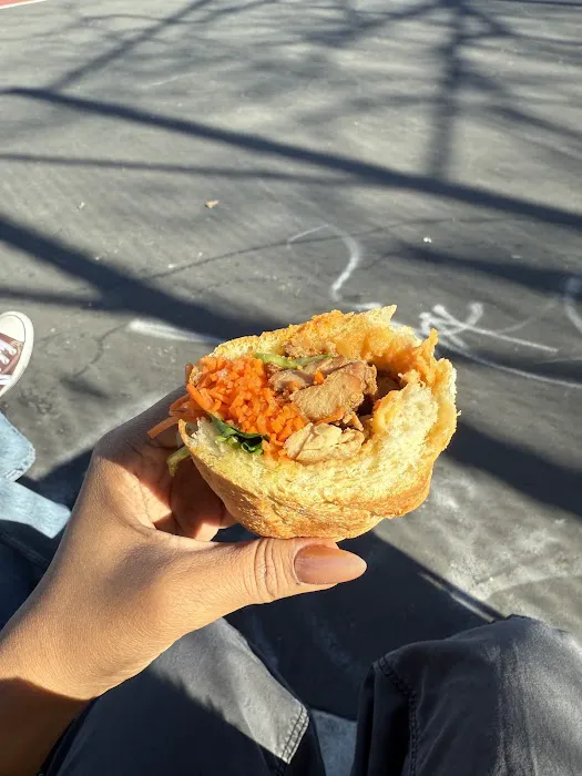 Xe May Sandwich Shop Picture 7