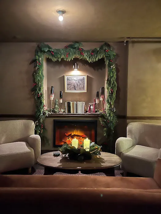 Chelsea Living Room Picture 1